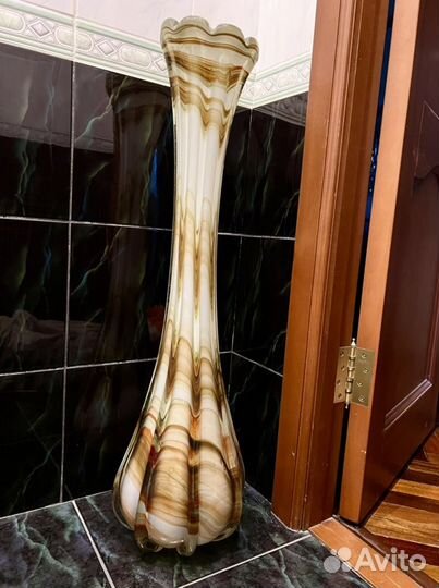 Напольная ваза, искусственные цветы