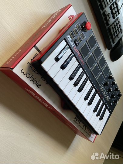 Midi клавиатура akai MPK mini