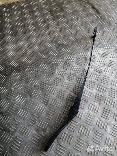 Поводок стеклоочистителя левый Opel Astra H L69