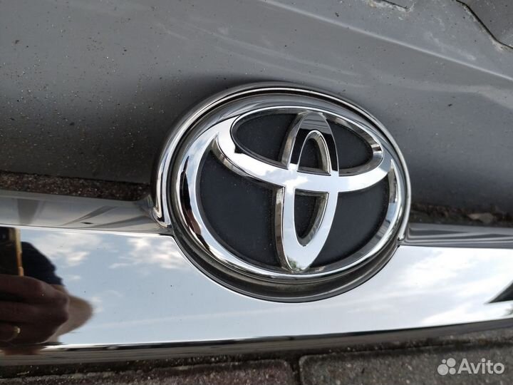 Накладка крышки багажника Toyota Camry v50