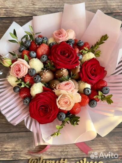 Клубника в шоколаде. Съедобные букеты