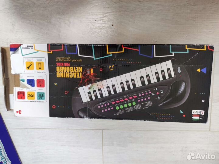 Игрушки гитара и синтезатор