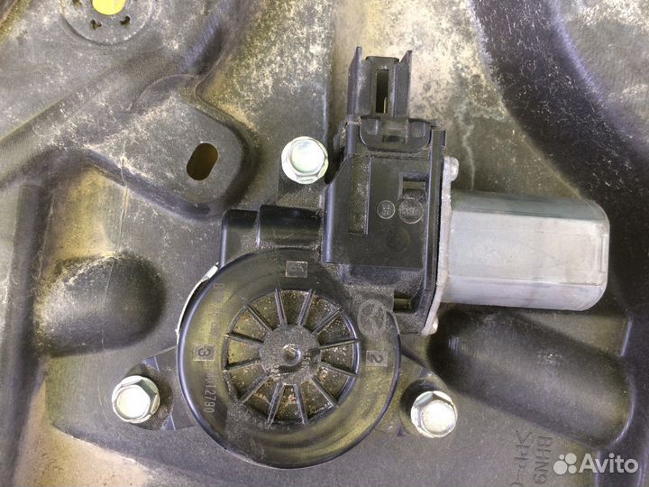 Стеклоподъемник задний правый Mazda 3 BM