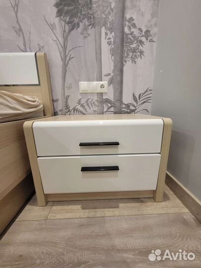 Тумба прикроватная