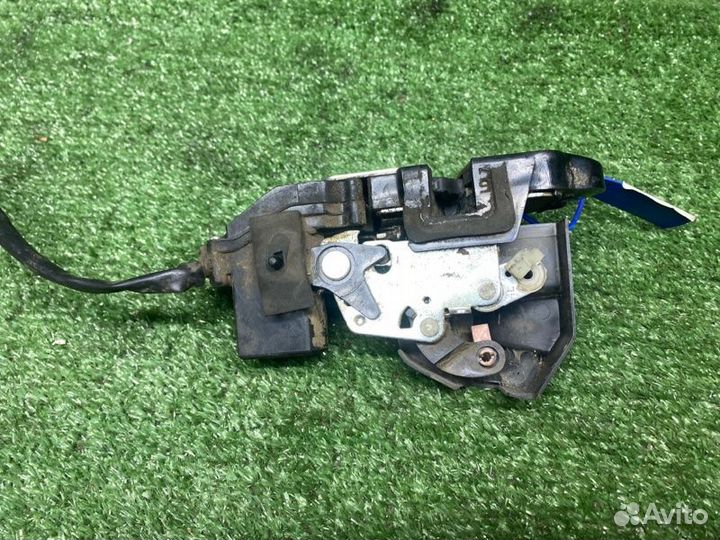 Замок двери задний правый Kia Spectra