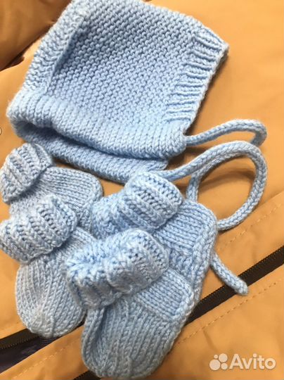 Вязаные носочки и шапочка для новорождённых