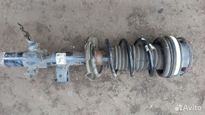 Стойка амортизатора задняя левая Land Rover Range