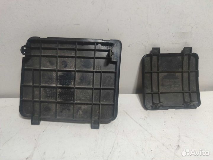 Заглушка обшивки крышки багажника Toyota RAV4 40