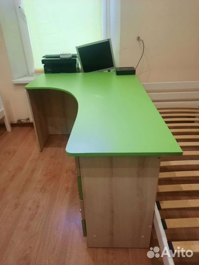 Письменный стол