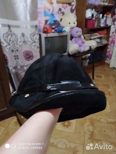 Кожаная шляпа женская