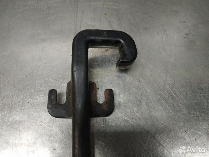Крюк буксировочный правый Jeep Grand Cherokee WK2