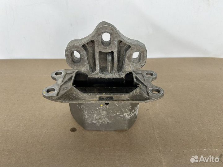 Подушка крепления кпп BMW 1 Series F40