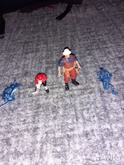 Большая коллекция игрушек из Киндер Сюрпризов 1 кг