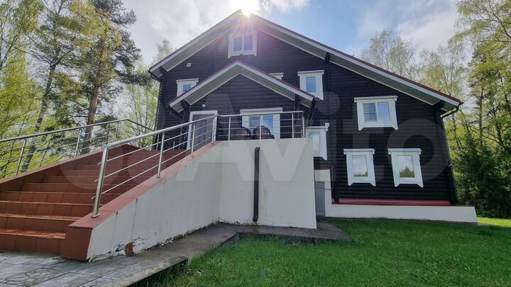 Дом 455 м² на участке 4,6 га