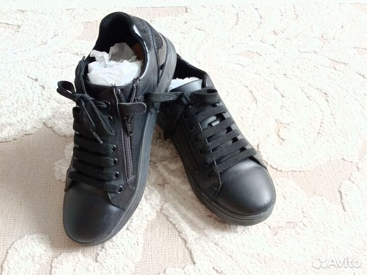 Кроссовки женские кожаные 39 размер