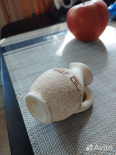 Декоративный керамический кувшинчик