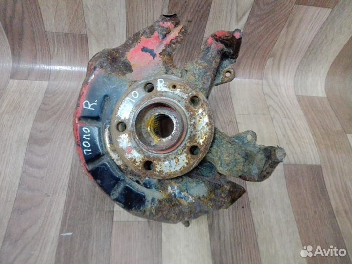 Поворотный кулак передний правый Volkswagen Polo 5