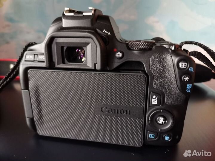 Зеркальный фотоаппарат canon 250d kit