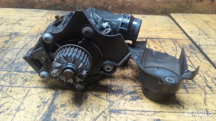 Насос водяной (помпа) Skoda Superb 2012