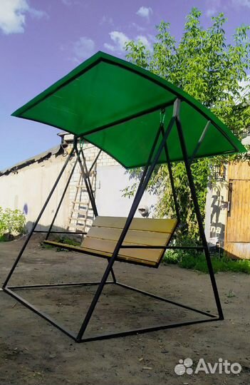 Качели садовые с крышей