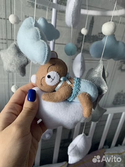 Музыкальный мобиль на кроватку