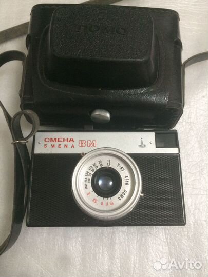 Старые фотоаппараты и кинокамера Аврора