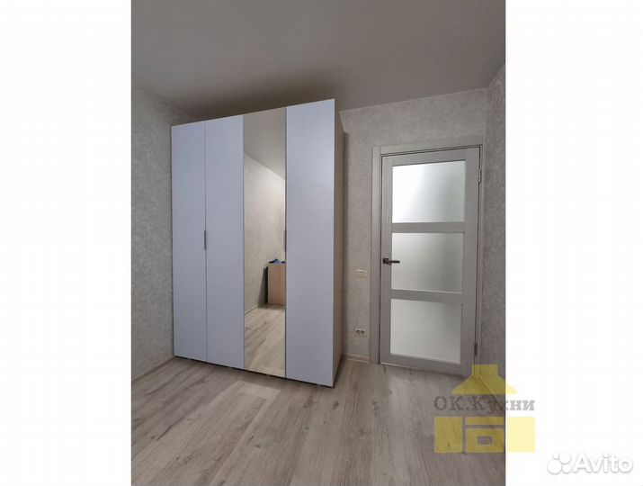 Книжный шкаф