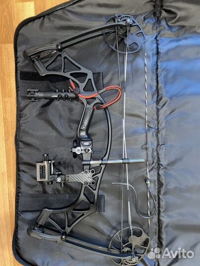 Блочный лук Hoyt