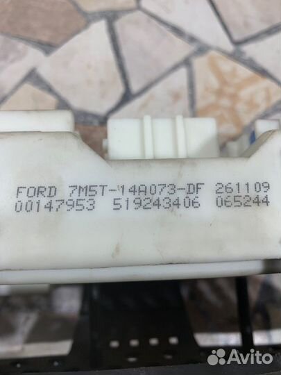 Блок предохранителей Ford Focus седан 1.6 shda