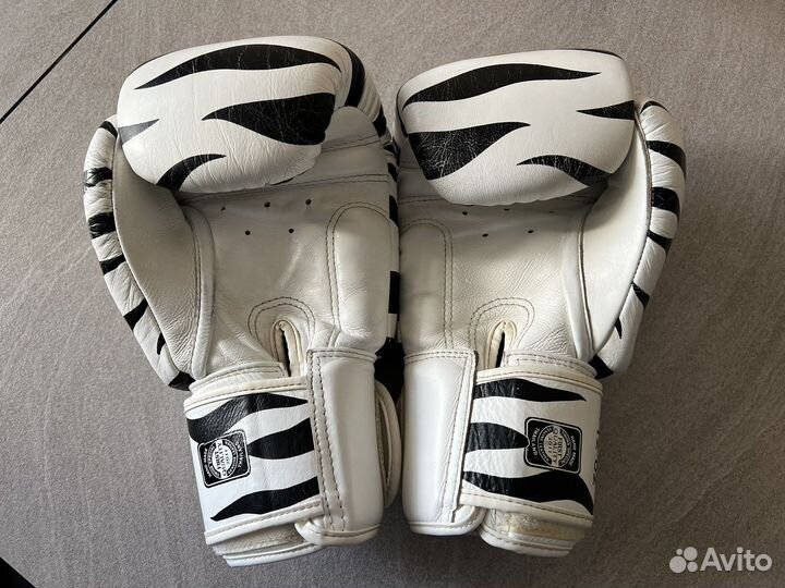 Боксерские перчатки Twins special