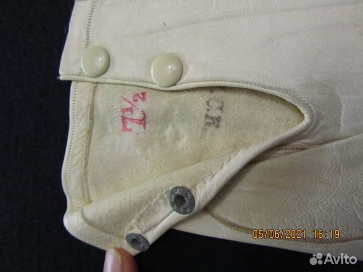 Перчатки женские старинные в шкатулке для перчаток