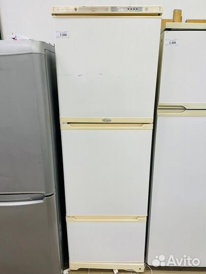 Холодильник трехкамерный Stinol