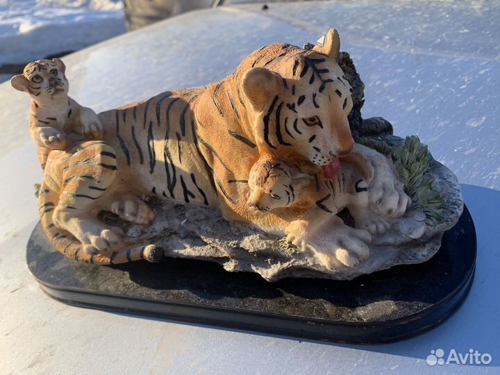 Статуэтка тигрица с тигрятами