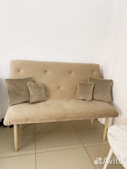 Диван интерьерный