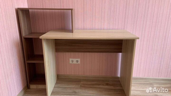 Детский письменный стол