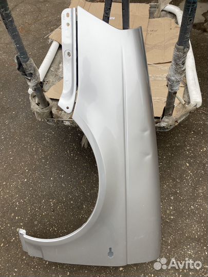 Крыло переднее левое priora