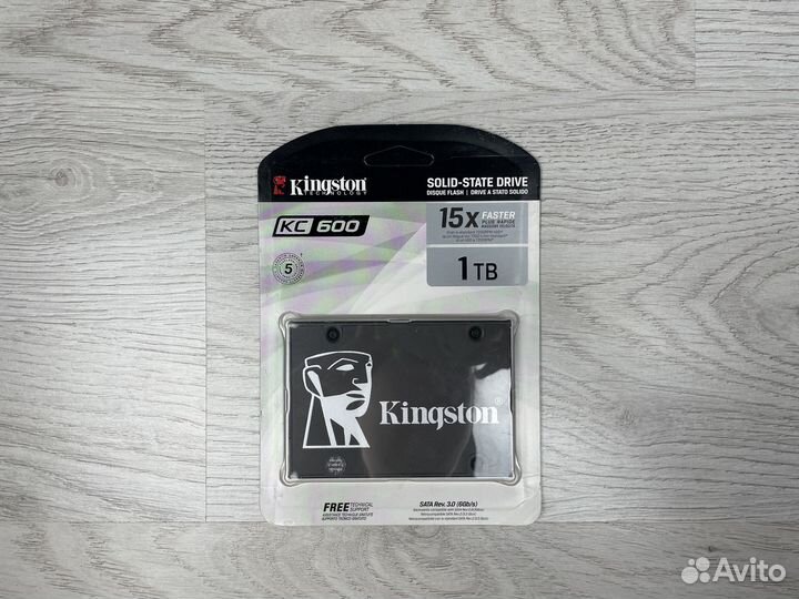 SSD KingSton 1 тб KC600 2.5