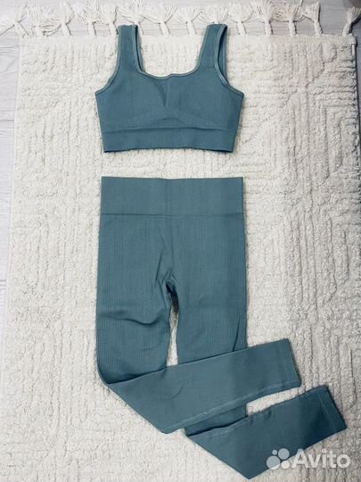 Легенсы и топ спортивные