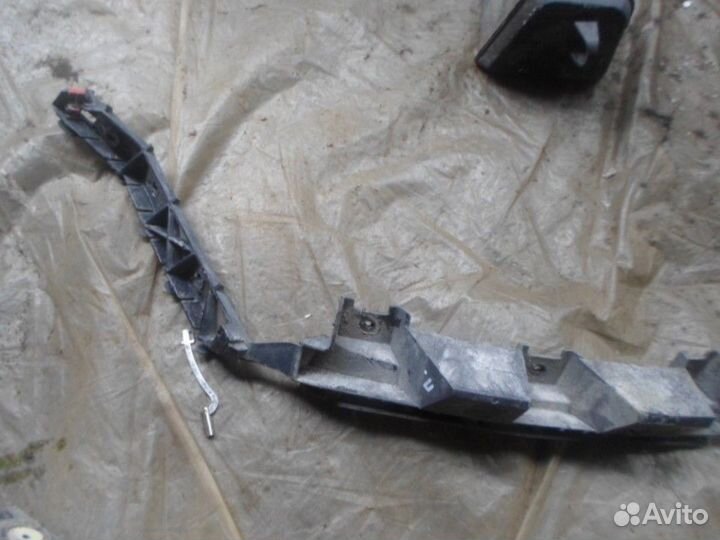 Кронштейн заднего бампера правый Opel Astra H 2004