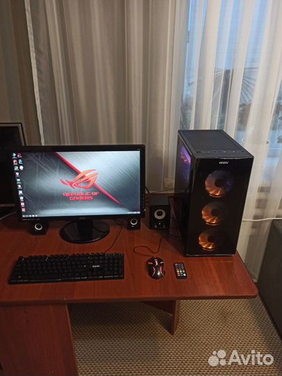 Мощный игровой компьютер с монитором