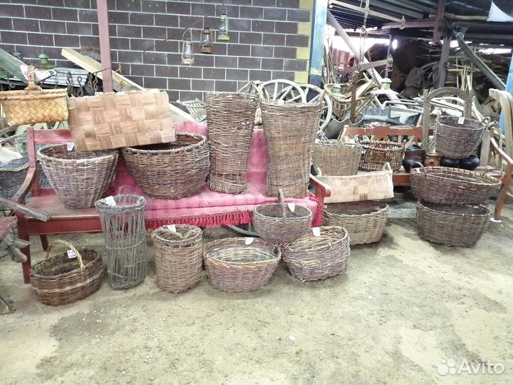 Старинные корзина рубель чугунок бутыль ухват