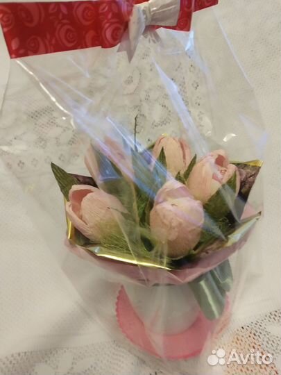 Букет из конфет и чая в кружке