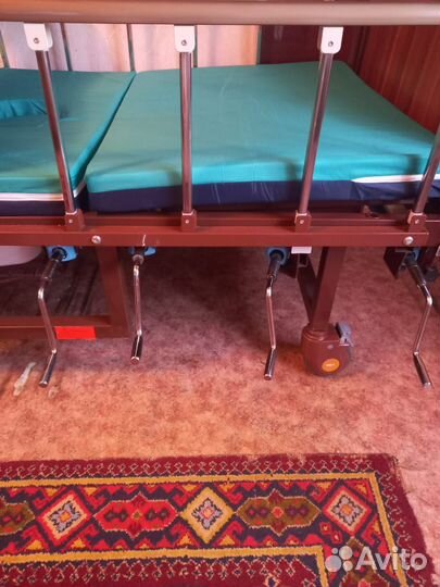 Кровать с подъемным механизмом