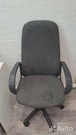 Компьютерное кресло и стул