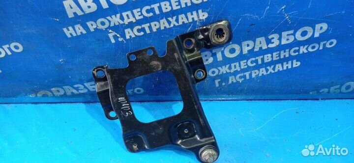 Крепление аккумулятора Ford Focus 3 седан iqdb