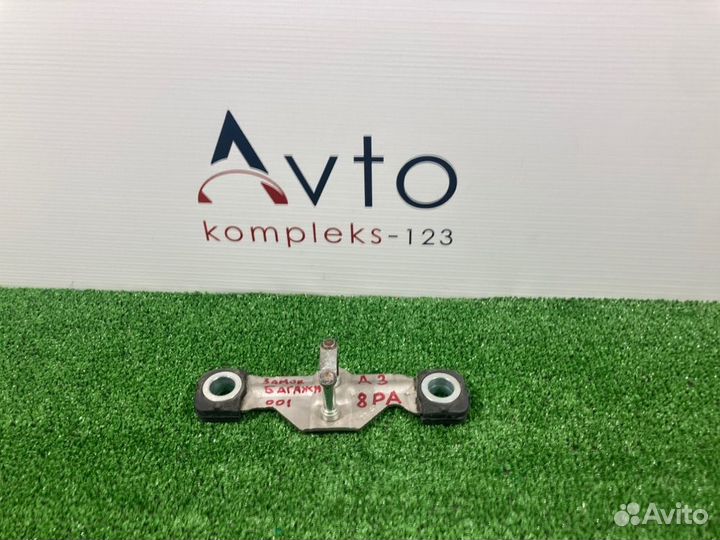 Ответная часть замка багажника Audi A3 8P BZB 2007