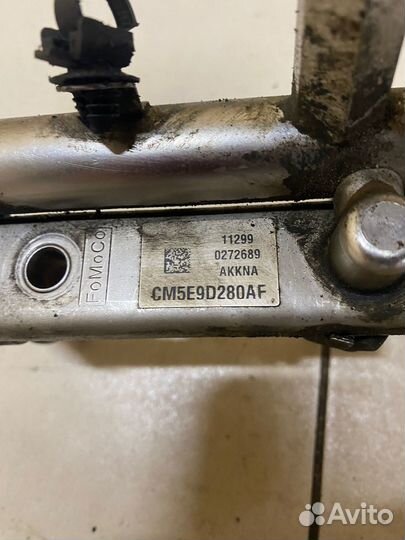 Рейка топливная (рампа) С форсункамы Ford Focus 3