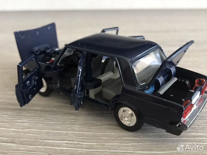 Модель СССР ваз 2105 1:43