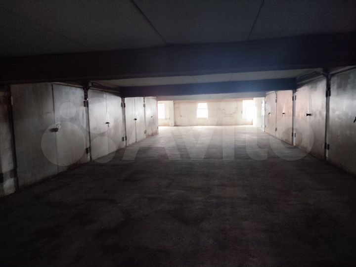 Гараж, > 30 м²