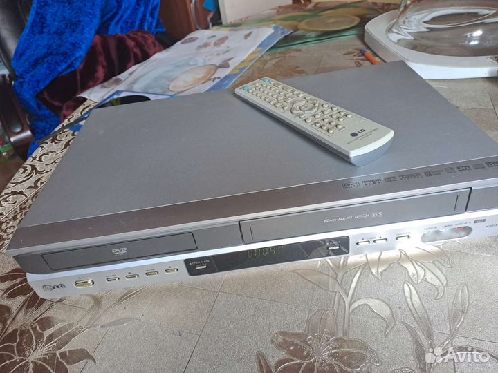 Видеомагнитофон lg